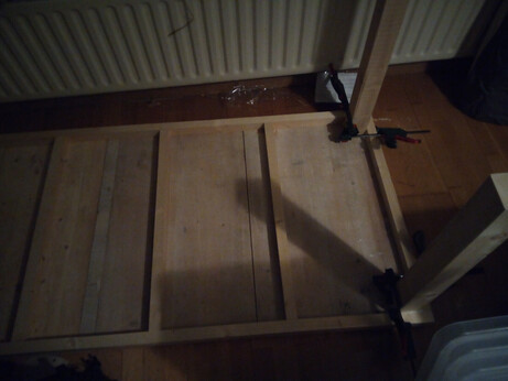 The other end of the table, likewise with a clamp configuration, but without a cut-out corner.