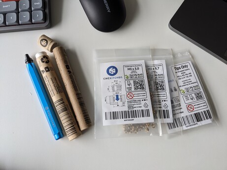 a CNC-Kitchen-branded deburring tool, heatset inserts and pinecil-compatible heatset insert tips